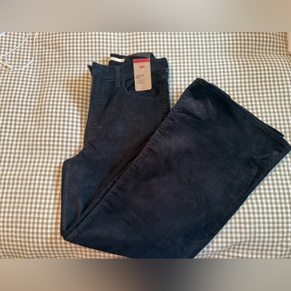 NWT Levi’s high rise ribcage bell corduroy pants